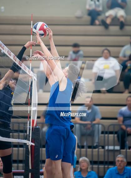 Thumbnail 2 in Grossmont vs. Morse (CIF SDS D2 Chmpionship) photogallery.