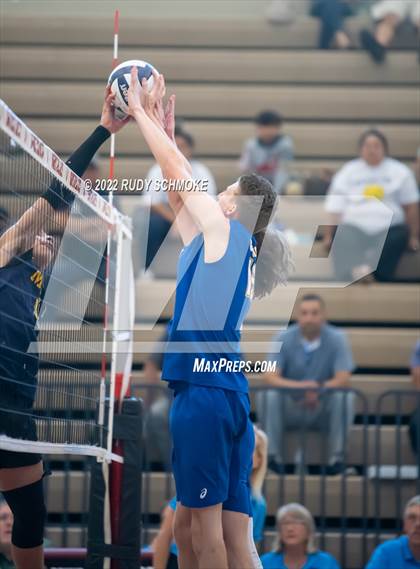 Thumbnail 3 in Grossmont vs. Morse (CIF SDS D2 Chmpionship) photogallery.