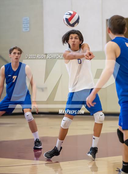 Thumbnail 3 in Grossmont vs. Morse (CIF SDS D2 Chmpionship) photogallery.