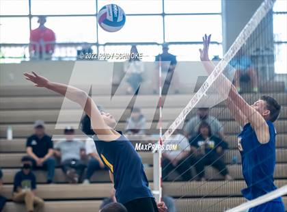 Thumbnail 2 in Grossmont vs. Morse (CIF SDS D2 Chmpionship) photogallery.