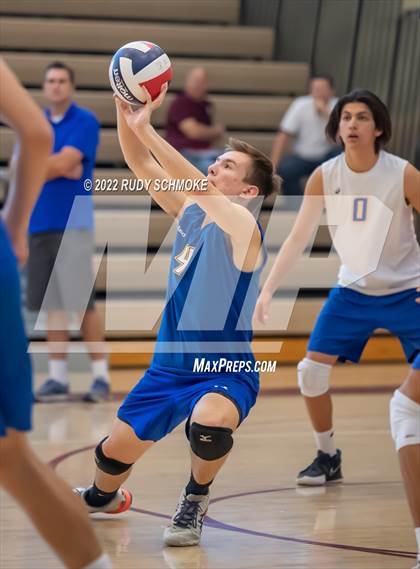 Thumbnail 2 in Grossmont vs. Morse (CIF SDS D2 Chmpionship) photogallery.