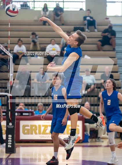 Thumbnail 2 in Grossmont vs. Morse (CIF SDS D2 Chmpionship) photogallery.