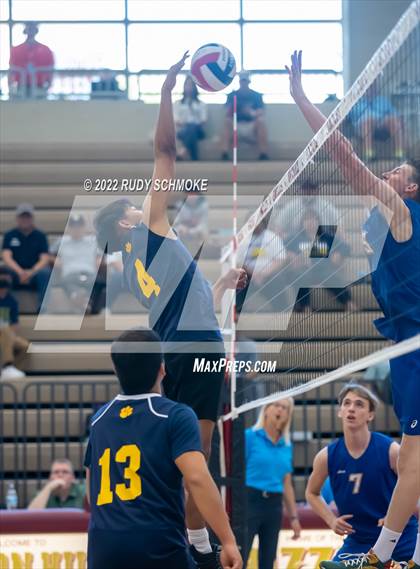 Thumbnail 1 in Grossmont vs. Morse (CIF SDS D2 Chmpionship) photogallery.