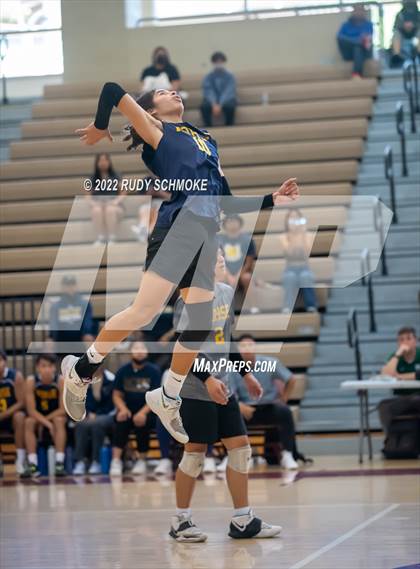 Thumbnail 1 in Grossmont vs. Morse (CIF SDS D2 Chmpionship) photogallery.