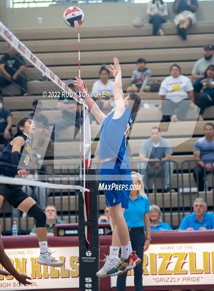 Thumbnail 2 in Grossmont vs. Morse (CIF SDS D2 Chmpionship) photogallery.