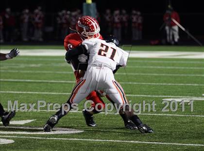 Thumbnail 3 in Van vs. Gilmer (3A Region 2 Area Playoffs) photogallery.