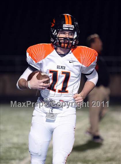 Thumbnail 1 in Van vs. Gilmer (3A Region 2 Area Playoffs) photogallery.