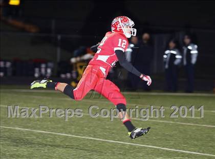 Thumbnail 2 in Van vs. Gilmer (3A Region 2 Area Playoffs) photogallery.