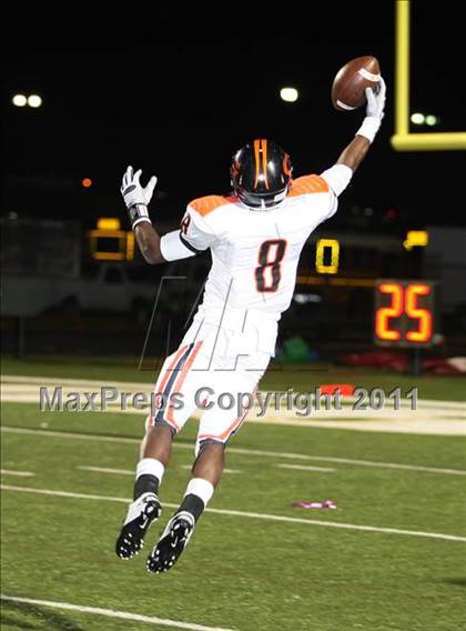 Thumbnail 3 in Van vs. Gilmer (3A Region 2 Area Playoffs) photogallery.