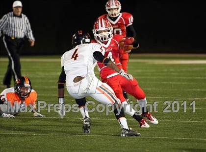 Thumbnail 2 in Van vs. Gilmer (3A Region 2 Area Playoffs) photogallery.