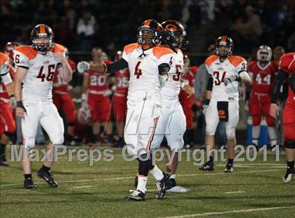 Thumbnail 2 in Van vs. Gilmer (3A Region 2 Area Playoffs) photogallery.