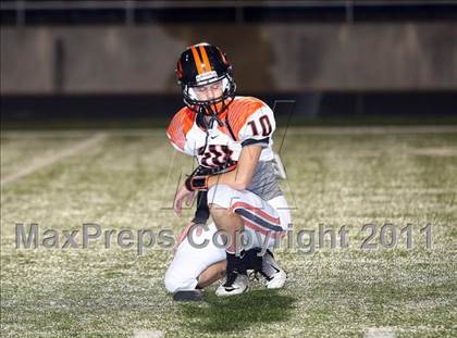 Thumbnail 1 in Van vs. Gilmer (3A Region 2 Area Playoffs) photogallery.