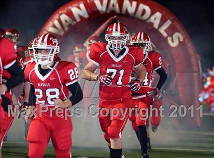 Thumbnail 3 in Van vs. Gilmer (3A Region 2 Area Playoffs) photogallery.