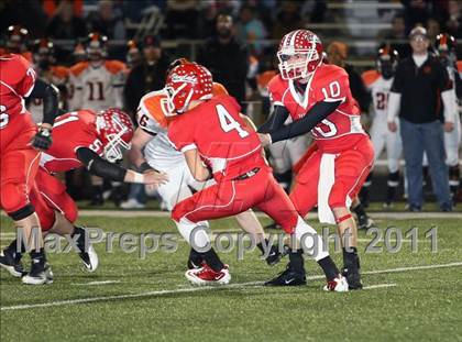 Thumbnail 3 in Van vs. Gilmer (3A Region 2 Area Playoffs) photogallery.