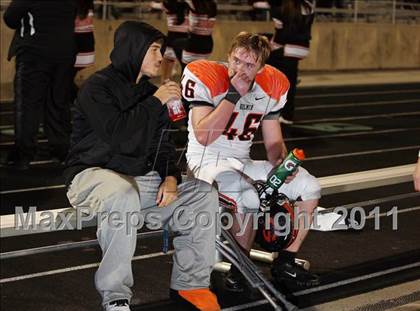 Thumbnail 3 in Van vs. Gilmer (3A Region 2 Area Playoffs) photogallery.