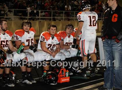 Thumbnail 2 in Van vs. Gilmer (3A Region 2 Area Playoffs) photogallery.