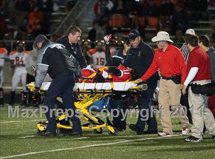 Thumbnail 3 in Van vs. Gilmer (3A Region 2 Area Playoffs) photogallery.