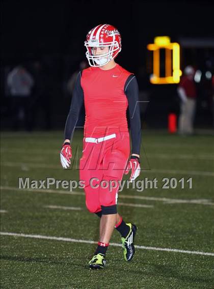 Thumbnail 2 in Van vs. Gilmer (3A Region 2 Area Playoffs) photogallery.