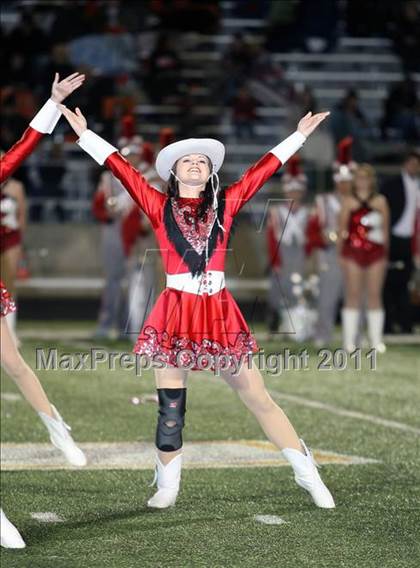Thumbnail 3 in Van vs. Gilmer (3A Region 2 Area Playoffs) photogallery.