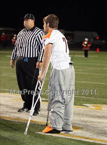 Thumbnail 1 in Van vs. Gilmer (3A Region 2 Area Playoffs) photogallery.
