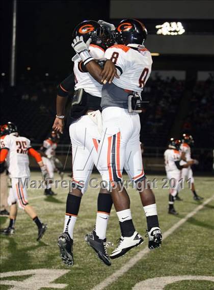 Thumbnail 1 in Van vs. Gilmer (3A Region 2 Area Playoffs) photogallery.