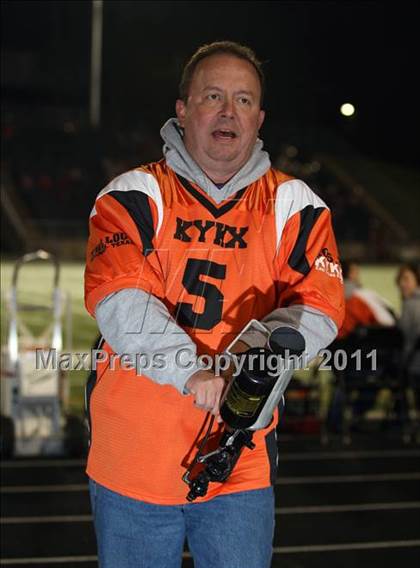 Thumbnail 1 in Van vs. Gilmer (3A Region 2 Area Playoffs) photogallery.