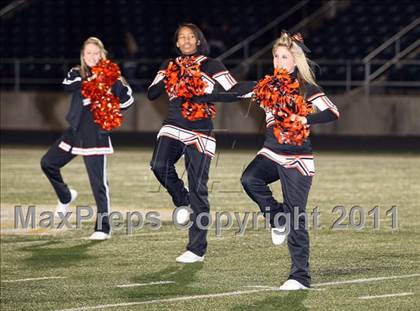 Thumbnail 3 in Van vs. Gilmer (3A Region 2 Area Playoffs) photogallery.