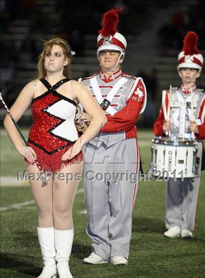 Thumbnail 2 in Van vs. Gilmer (3A Region 2 Area Playoffs) photogallery.