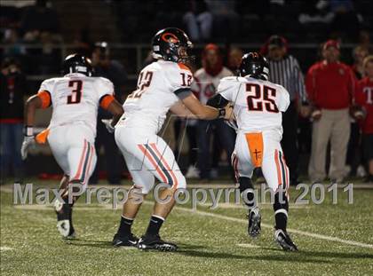 Thumbnail 1 in Van vs. Gilmer (3A Region 2 Area Playoffs) photogallery.