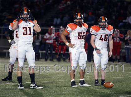 Thumbnail 2 in Van vs. Gilmer (3A Region 2 Area Playoffs) photogallery.