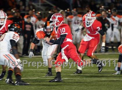 Thumbnail 3 in Van vs. Gilmer (3A Region 2 Area Playoffs) photogallery.