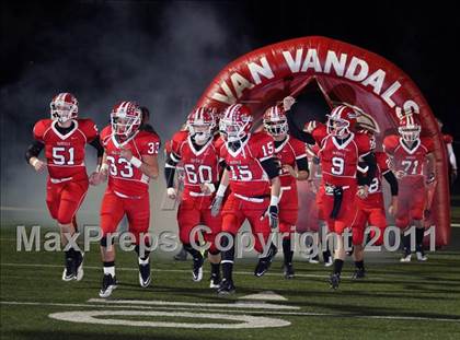 Thumbnail 1 in Van vs. Gilmer (3A Region 2 Area Playoffs) photogallery.