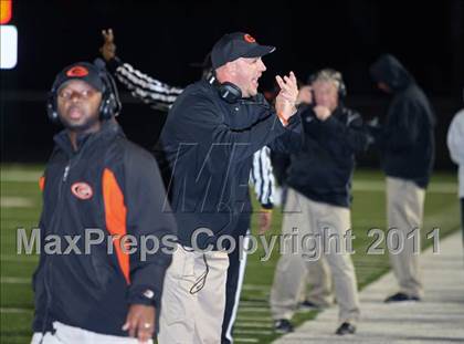 Thumbnail 1 in Van vs. Gilmer (3A Region 2 Area Playoffs) photogallery.