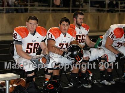 Thumbnail 1 in Van vs. Gilmer (3A Region 2 Area Playoffs) photogallery.