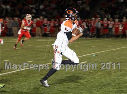 Thumbnail 1 in Van vs. Gilmer (3A Region 2 Area Playoffs) photogallery.