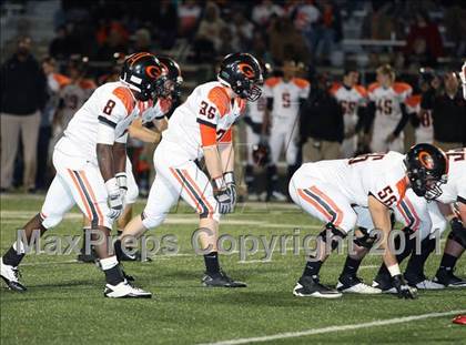 Thumbnail 1 in Van vs. Gilmer (3A Region 2 Area Playoffs) photogallery.