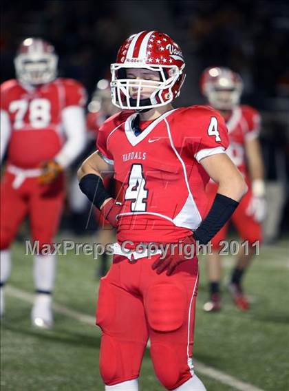 Thumbnail 3 in Van vs. Gilmer (3A Region 2 Area Playoffs) photogallery.