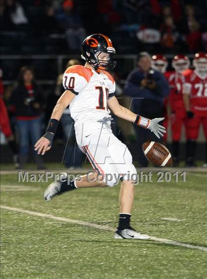 Thumbnail 3 in Van vs. Gilmer (3A Region 2 Area Playoffs) photogallery.