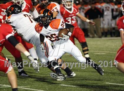 Thumbnail 1 in Van vs. Gilmer (3A Region 2 Area Playoffs) photogallery.