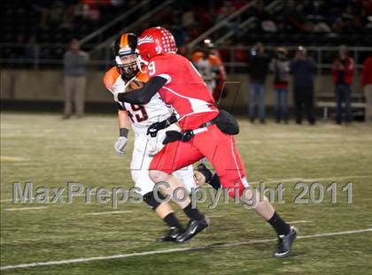 Thumbnail 3 in Van vs. Gilmer (3A Region 2 Area Playoffs) photogallery.