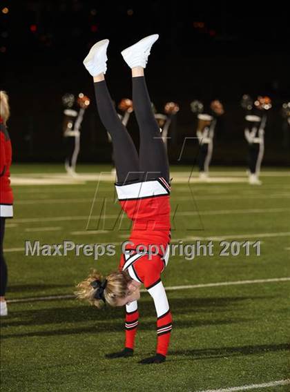 Thumbnail 2 in Van vs. Gilmer (3A Region 2 Area Playoffs) photogallery.