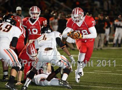 Thumbnail 2 in Van vs. Gilmer (3A Region 2 Area Playoffs) photogallery.
