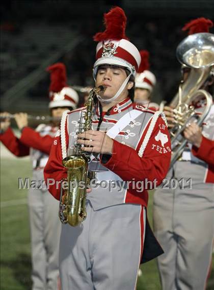 Thumbnail 3 in Van vs. Gilmer (3A Region 2 Area Playoffs) photogallery.