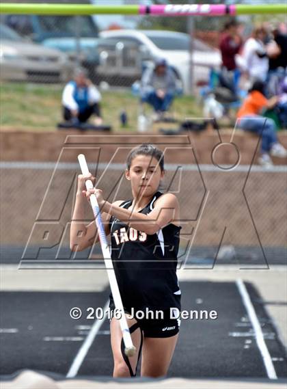 Thumbnail 1 in Taos Tiger Relays photogallery.