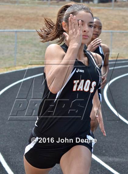 Thumbnail 2 in Taos Tiger Relays photogallery.