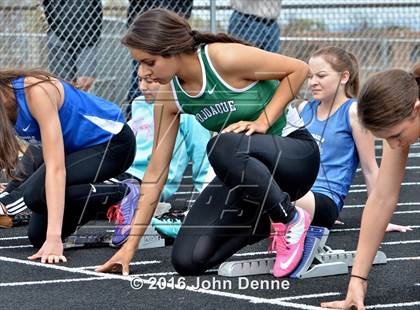 Thumbnail 2 in Taos Tiger Relays photogallery.