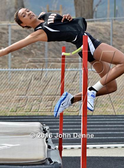 Thumbnail 1 in Taos Tiger Relays photogallery.