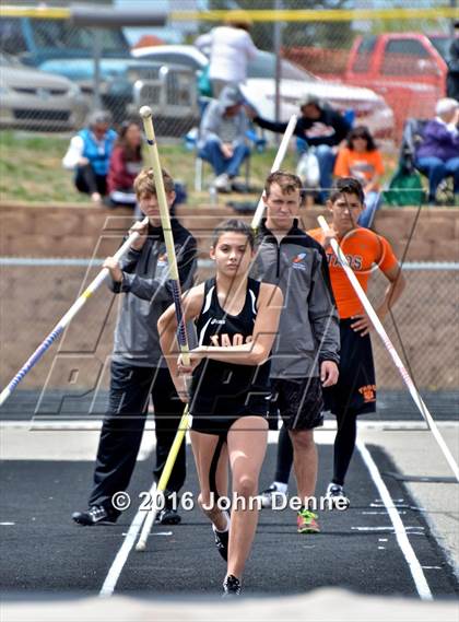 Thumbnail 2 in Taos Tiger Relays photogallery.