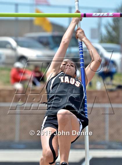 Thumbnail 3 in Taos Tiger Relays photogallery.