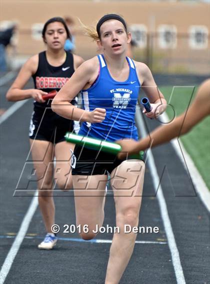 Thumbnail 3 in Taos Tiger Relays photogallery.